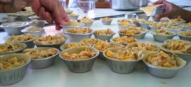 Alunos puderam se inscrever nas 20 oficias oferecidas dentro do projeto. Na imagem, a oficina de empadas. Foto: Arquivo / Escola